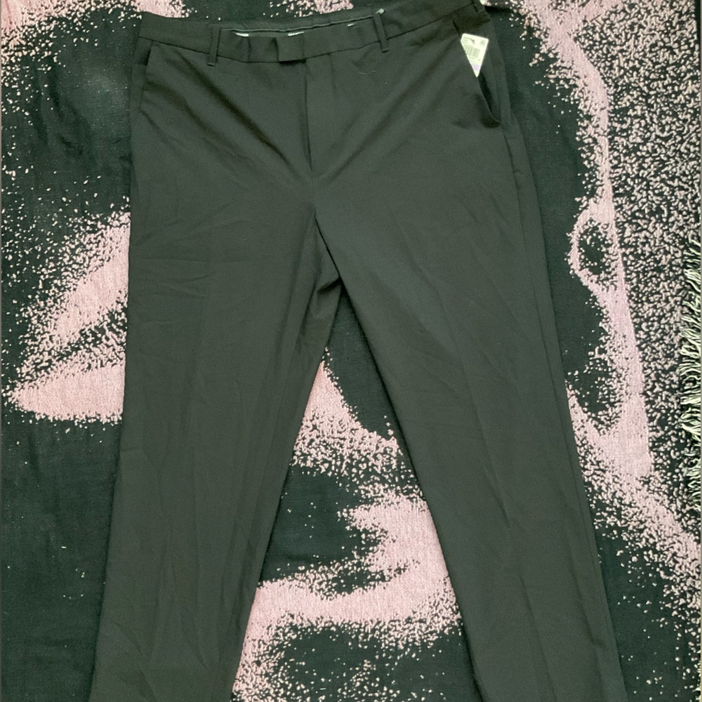 Men's Black  Van Heusen Dress Pants 38x32